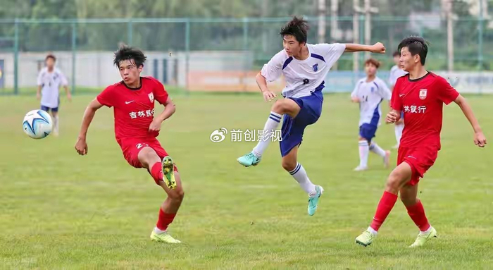 恒大足校自组中冠球队闯荡职业联赛