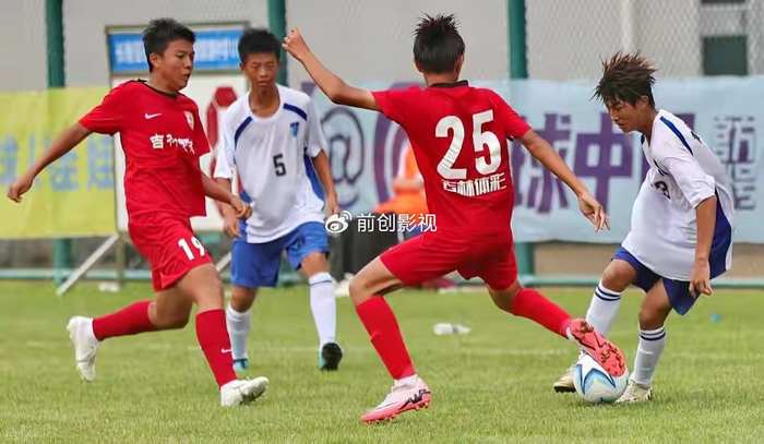 恒大足校自组中冠球队闯荡职业联赛