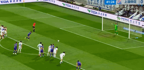 中超第4轮津门虎点球破门引争议 裁判判罚遭质疑