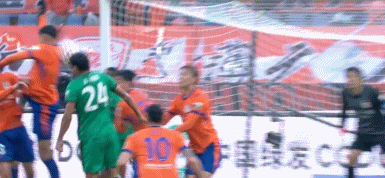 中超第4轮津门虎点球破门引争议 裁判判罚遭质疑