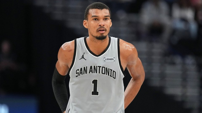 文班亚马左膝轻微伤势马刺采取谨慎策略