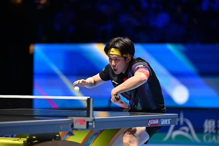 王楚钦绝境逆转晋级四强 与雨果上演复仇之战