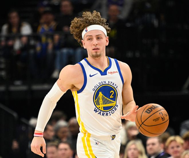 雷霆力克掘金登顶西部榜首 爵士爆冷掀翻勇士快